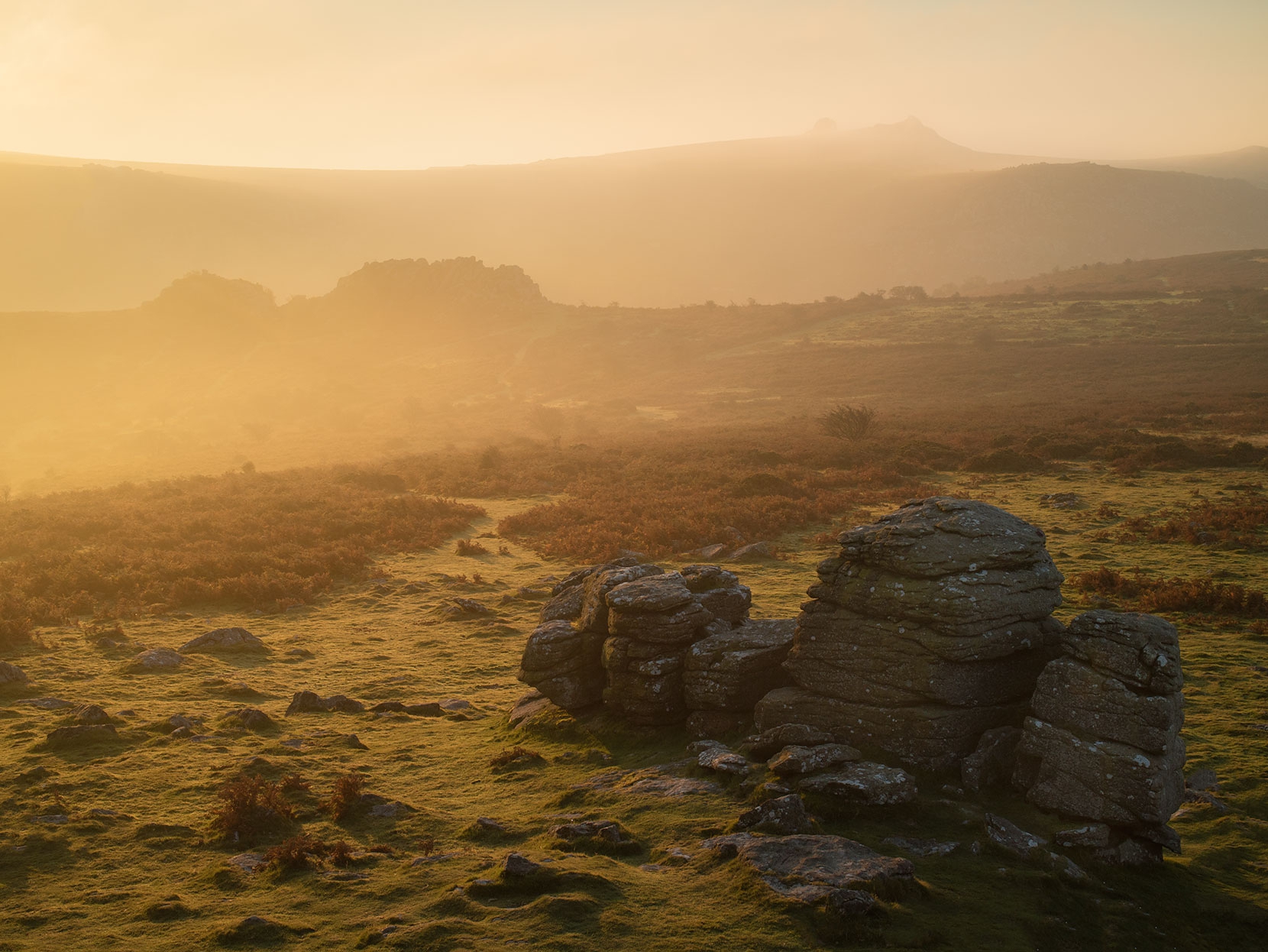 From Houndtor - this lemon yellow moment was once again short lived as the light changed colour rapidly