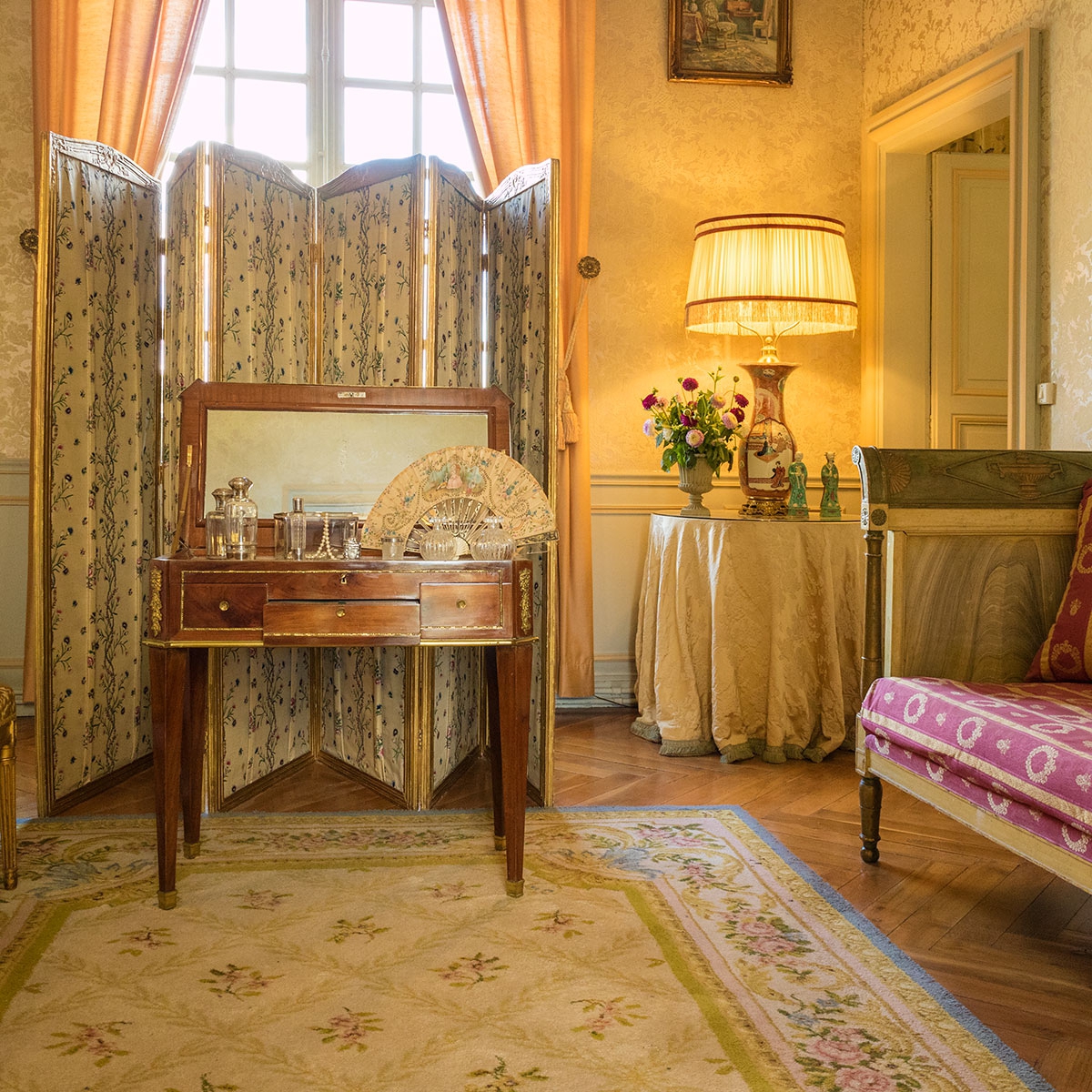 This delicate and harmonious balance of colours and patterns shows just how clever yet regal these designs were.