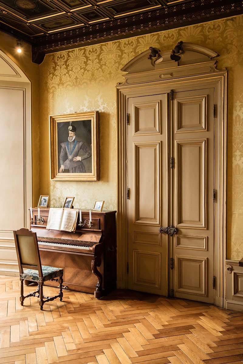 Sully Sur Loire - never has brown blended so well with beige and gold. The flooring is essential to the balance.