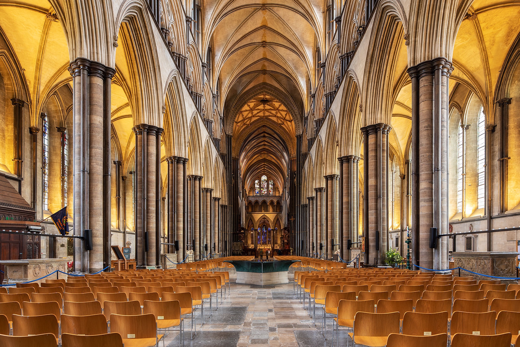 An empty cathedral on the first go. How unlikely. Notice that the precise chairs are also lovingly arranged